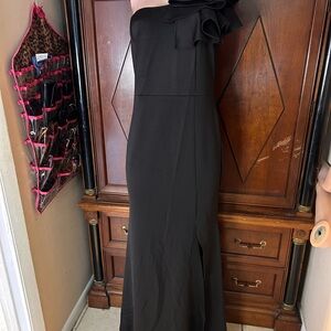 Elegant Black One-Shoulder Dress